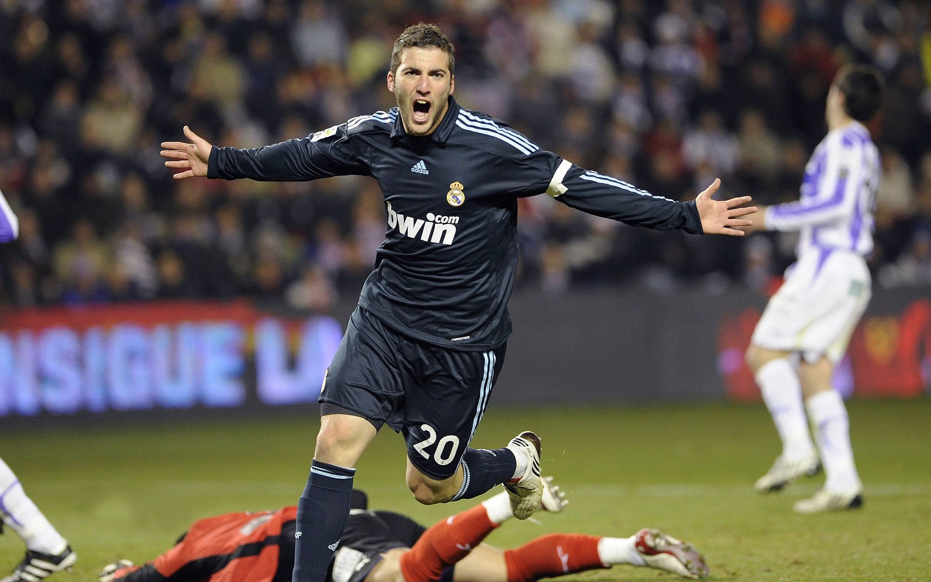 沃特福德主场小胜，为保级注入信心，沃特福德中场